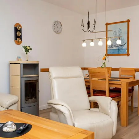 Freesenbruch Reihenhaus 5a - Eichhoernchen Zingst