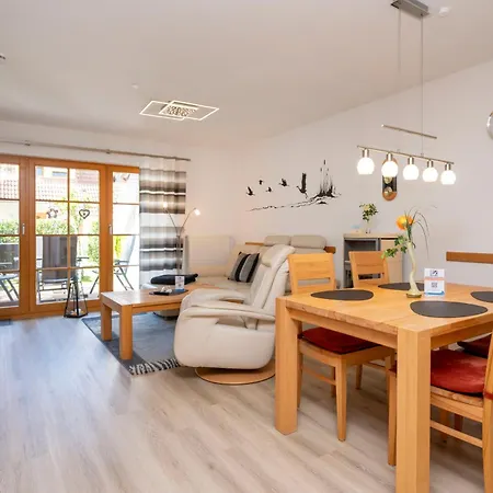 Freesenbruch Reihenhaus 5a - Eichhoernchen * Zingst