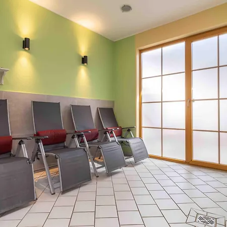 Freesenbruch Reihenhaus 5a - Eichhoernchen * Zingst