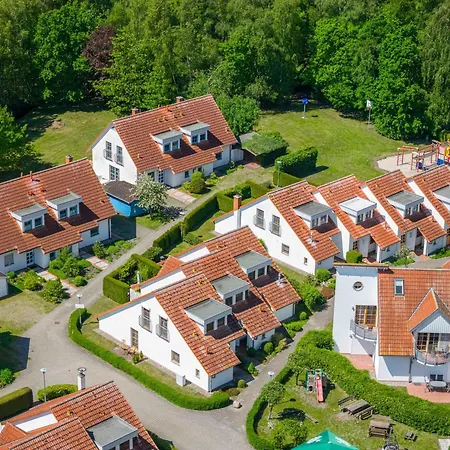Freesenbruch Reihenhaus 5a - Eichhoernchen * Zingst
