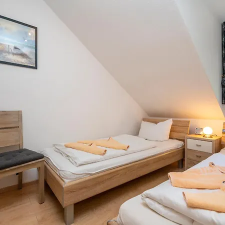 Holiday home Freesenbruch Reihenhaus 5a - Eichhoernchen Zingst