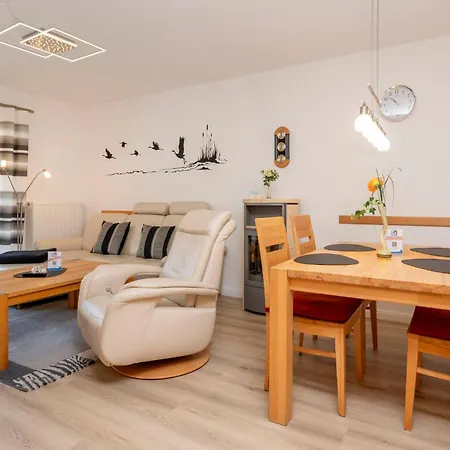 Freesenbruch Reihenhaus 5a - Eichhoernchen * Zingst