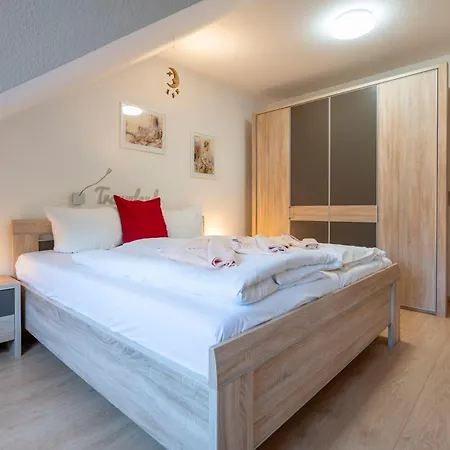 Freesenbruch Reihenhaus 5a - Eichhoernchen * Zingst